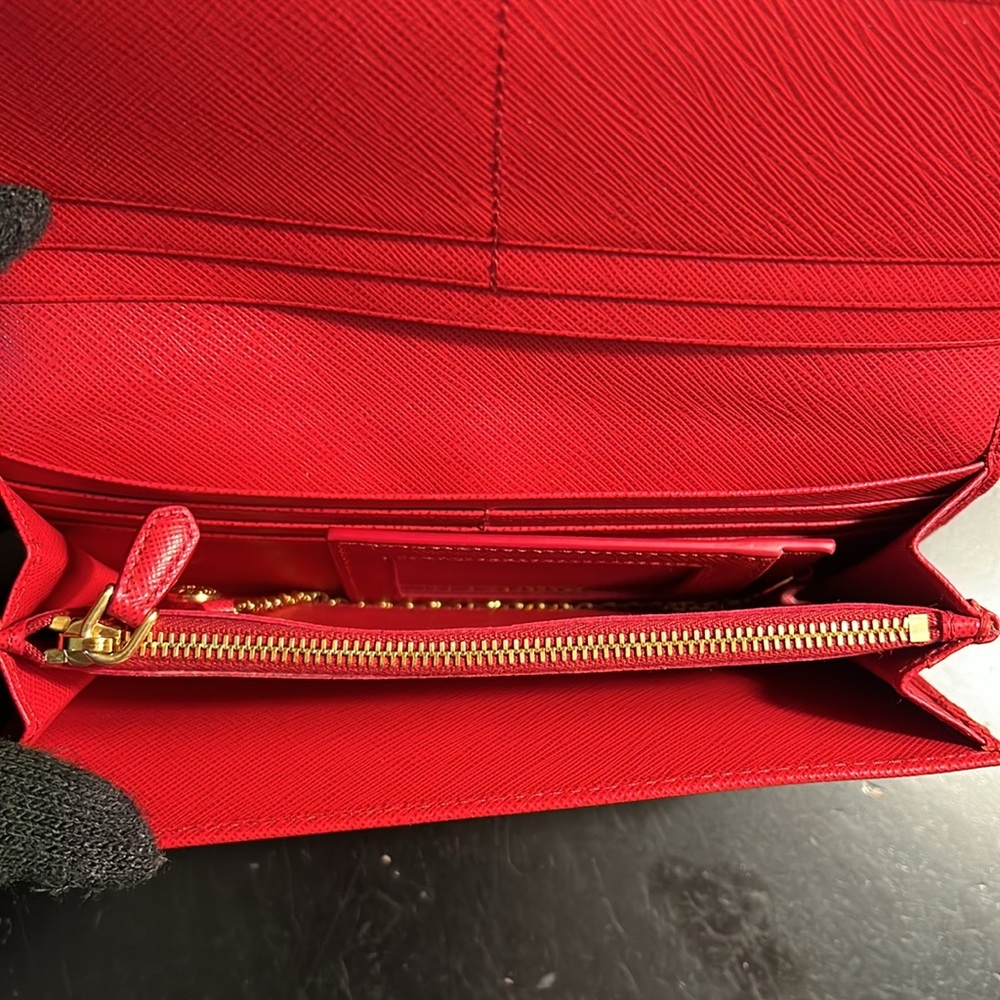 🔥 💯 Authentic Prada Wallet - Picture 9 of 10